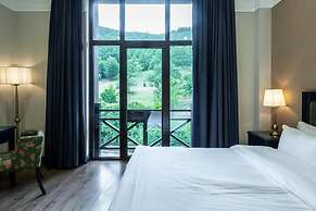Macara Lake Park Hotel