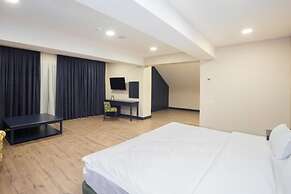 Macara Lake Park Hotel