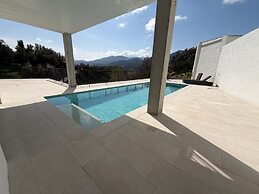 CASA LA PERLA