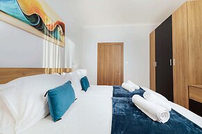 Luxury PH - Terrace & Jacuzzi & Sunbeds