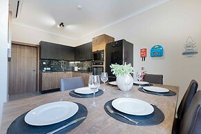 Luxury PH - Terrace & Jacuzzi & Sunbeds