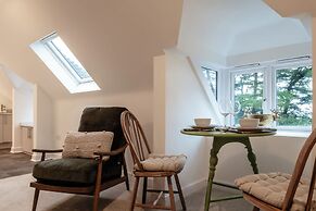 Beautiful 2 Bedroom Apartment in Malvern
