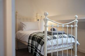 Beautiful 2 Bedroom Apartment in Malvern