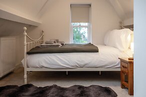Beautiful 2 Bedroom Apartment in Malvern