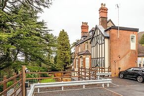 Beautiful 2 Bedroom Apartment in Malvern