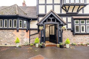 Beautiful 2 Bedroom Apartment in Malvern