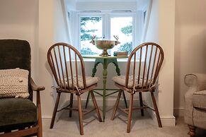 Beautiful 2 Bedroom Apartment in Malvern