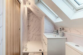 Beautiful 2 Bedroom Apartment in Malvern