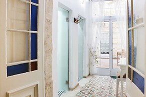 Traditional Maisonette - Yard & Jacuzzi
