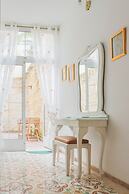Traditional Maisonette - Yard & Jacuzzi