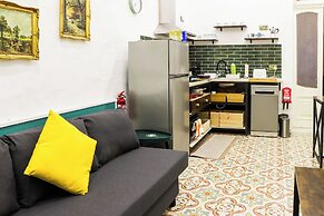 Traditional Maisonette - Yard & Jacuzzi
