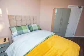 Modern Elegant and Spacious 3 Double Bedroom House