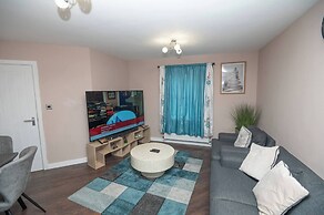 Modern Elegant and Spacious 3 Double Bedroom House