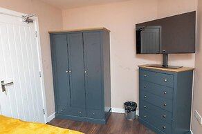 Modern Elegant and Spacious 3 Double Bedroom House
