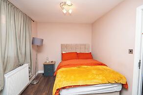 Modern Elegant and Spacious 3 Double Bedroom House