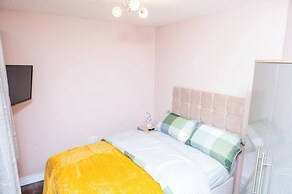 Modern Elegant and Spacious 3 Double Bedroom House