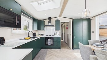 Bumblebee - 2 Bedroom Lodge - Manorbier