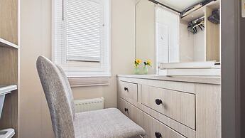 Bumblebee - 2 Bedroom Lodge - Manorbier