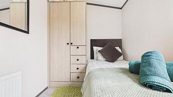 Bumblebee - 2 Bedroom Lodge - Manorbier