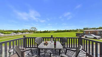 Bumblebee - 2 Bedroom Lodge - Manorbier