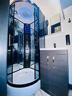 BPR Private Hot-tubs and rooms