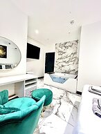 BPR Private Hot-tubs and rooms