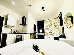 BPR Private Hot-tubs and rooms