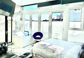 BPR Private Hot-tubs and rooms