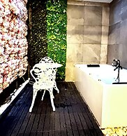 BPR Private Hot-tubs and rooms