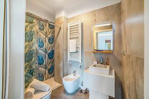 7br Luxury Villa - Pool, Garden & Parking