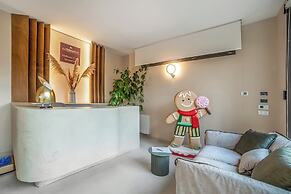 7br Luxury Villa - Pool, Garden & Parking