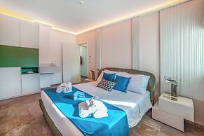 7br Luxury Villa - Pool, Garden & Parking