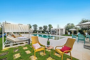7br Luxury Villa - Pool, Garden & Parking