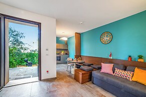 7br Luxury Villa - Pool, Garden & Parking