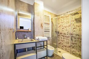 7br Luxury Villa - Pool, Garden & Parking