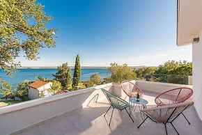 Beachfront Villa Promenada