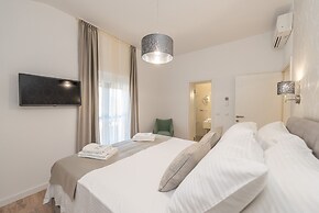 Beachfront Villa Promenada