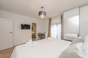 Beachfront Villa Promenada
