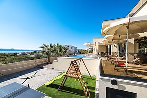 Luxury Villa Nuova With Heated Pool