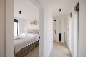 Luxury Villa Nuova With Heated Pool
