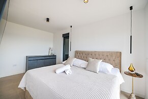Luxury Villa Nuova With Heated Pool