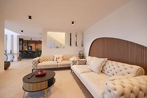 Luxury Villa Nuova With Heated Pool