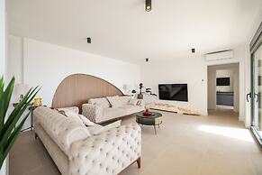 Luxury Villa Nuova With Heated Pool