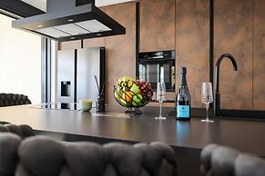 Luxury Villa Nuova With Heated Pool