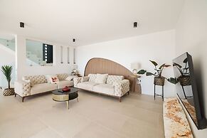 Luxury Villa Nuova With Heated Pool