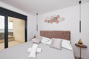 Luxury Villa Nuova With Heated Pool