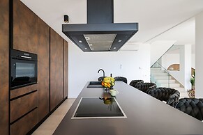 Luxury Villa Nuova With Heated Pool