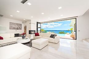 Villa Michelle With Infinity Pool