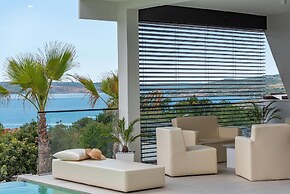 Villa Michelle With Infinity Pool