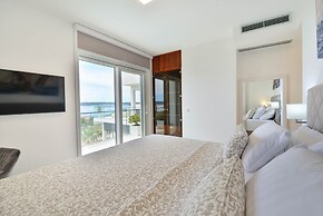 Villa Michelle With Infinity Pool